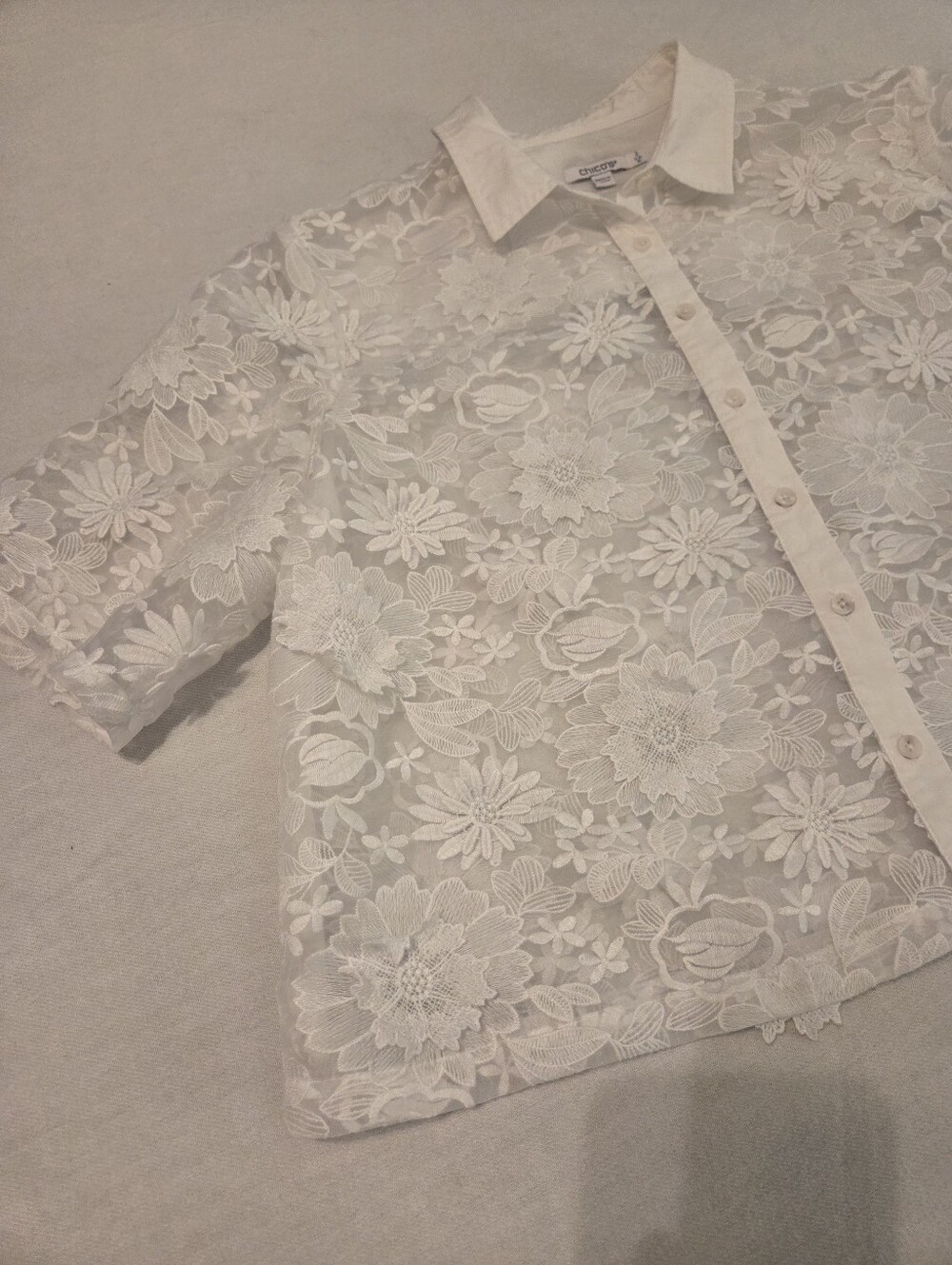 CHICO'S White Lacey 3-D Floral Applique Sheer Button Down Cropped Blouse Size XL - Picture 8 of 13